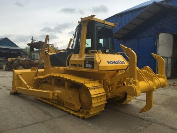 Бульдозер Komatsu D65E